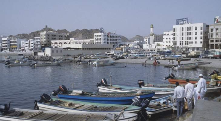 غرق سفينة تجارية إماراتية قبالة سواحل عمان إثر تسرب مياه إلى مقدمتها