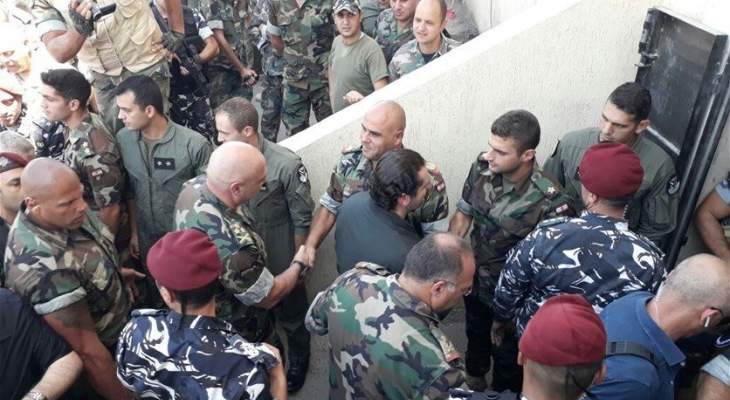 الحريري وقائد الجيش يتفقدان الوحدات العسكرية في مواقع استعادها الجيش