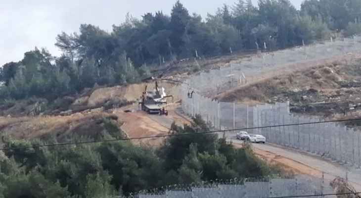 النشرة: الجيش الإسرائيلي استأنف أعمال الصيانة وتركيب سياج معدني جديد مقابل بلدة العديسة
