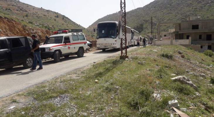 النشرة: انطلاق الحافلات السورية التي تقل النازحين الى بلدة بيت جن ومزرعتها
