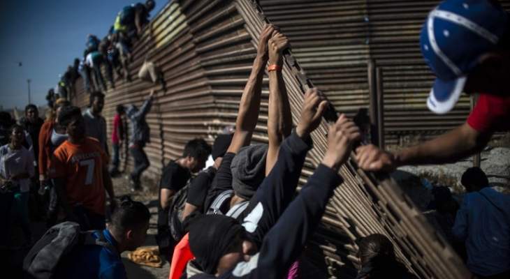 احتجاز مئات المهاجرين على الحدود الأميركية المكسيكية خوفا من كورونا