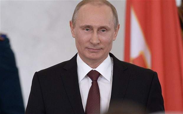 الرئيس الروسي فلاديمير بوتين يوقع مرسوما بإلغاء القيود عن تركيا
