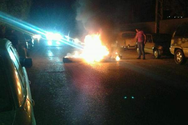قطع طريق المية ومية شرق صيدا احتجاجا على انقطاع المياه والكهرباء