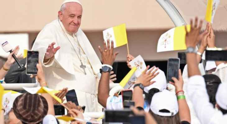 البابا فرنسيس يغادر البحرين بعد زيارة تاريخيّة استمرّت 4 أيّام
