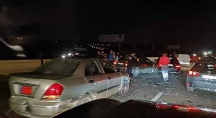 النشرة: حادث سير بين 5 سيارات على اوتوستراد الزهراني