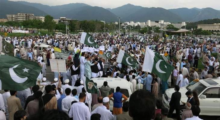 عشرات آلاف الباكستانيين تظاهروا للتضامن مع كشمير بعد إجراءات الهند بحقها