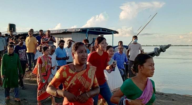 السلطات الهندية: غرق زورق كان على متنه 100 راكب بات مصيرهم مجهولا