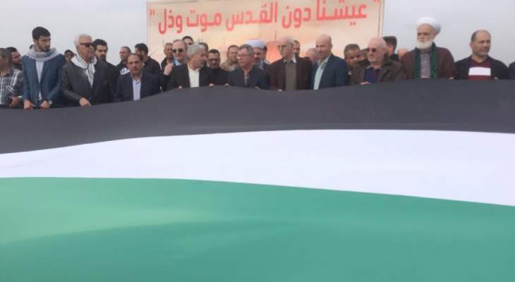القوى الوطنية والفصائل الفلسطينية نظمت وقفة تضامن مع القدس في صور 