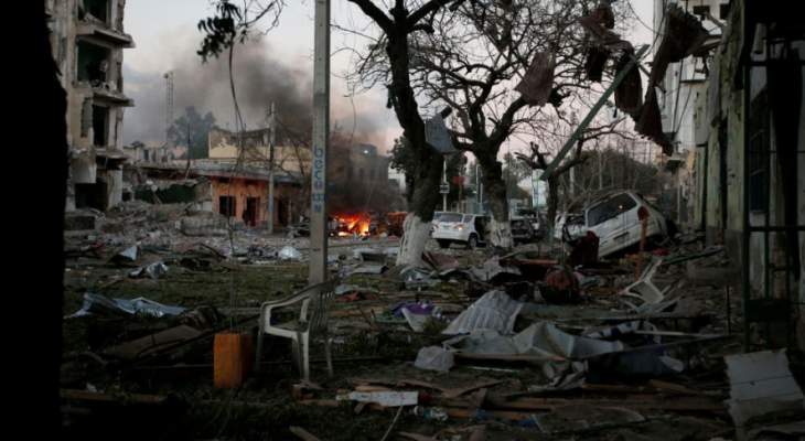 الجزيرة: 6 قتلى و13 مصابا في انفجار سيارة مفخخة في حاجز أمني في مقديشو