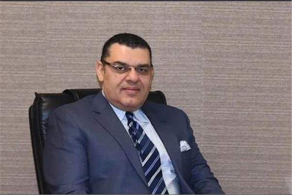 السفير المصري سلم طنا ونصف الطن من المساعدات الطبية لمستشفى بيروت الحكومي