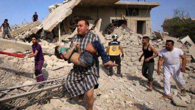 التايمز: مقتل أكثر من 130 طفلاً في إدلب جراء غارات طائرات النظام المستمرة منذ أسابيع
