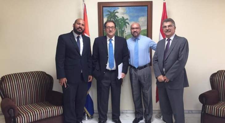 سعادة عرض مع السفير الكوبي تعزيز العلاقات بين البلدين