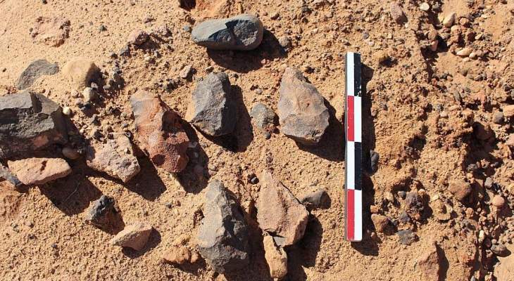 العثور على فؤوس حجرية في السعودية تعود الى العصر الحجري