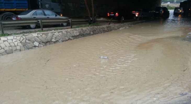 النشرة: انجراف التربة بسبب السيول في منطقة ابي سمراء