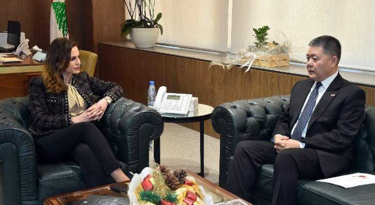 عبد الصمد عرضت مع سفير الصين شؤونا إعلامية وتطورات فيروس كورونا