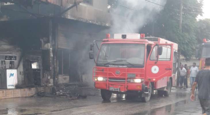 اهماد النيران في "محطة البيطار" للوقود على طريق عام تل عباس الشرقي - عكار
