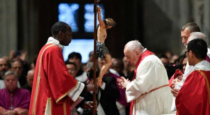 البابا فرنسيس ترأس رتبة دفن المصلوب في الفاتيكان