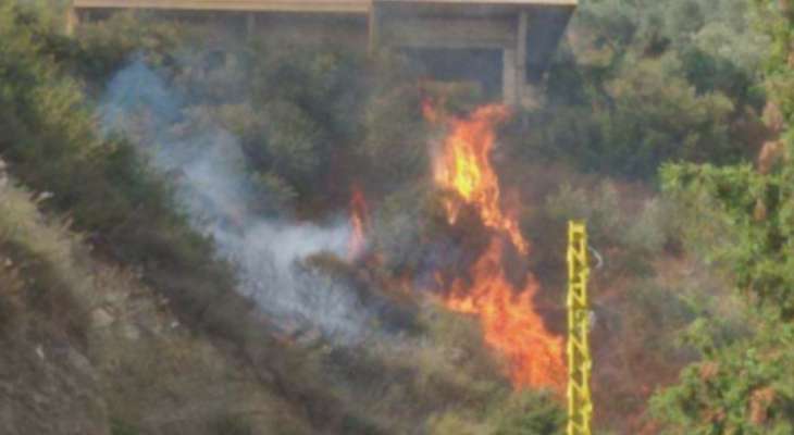 الدفاع المدني أخمد حريق اندلع في بلدة خريبة الجندي العكارية بالقرب من المنازل
