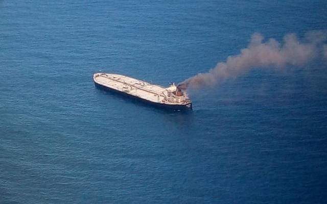 البحرية السريلانكية تعلن مقتل بحار في حريق ناقلة النفط الهندية