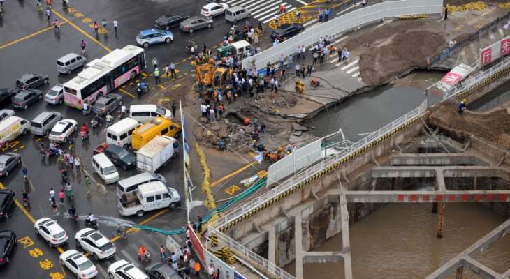 سقوط 18 جريحا اثر اقدام سيارة على دهس حشداً من المارة بشانغهاي