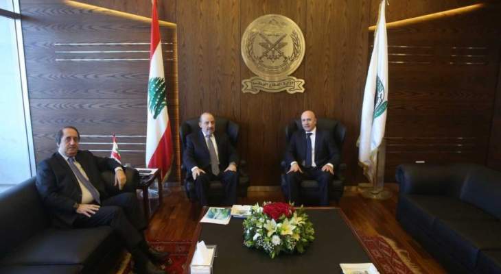 الصراف بحث مع سفير الأرجنتين في لبنان إمكانية عقد إتفاقية تعاون عسكري بين البلدين