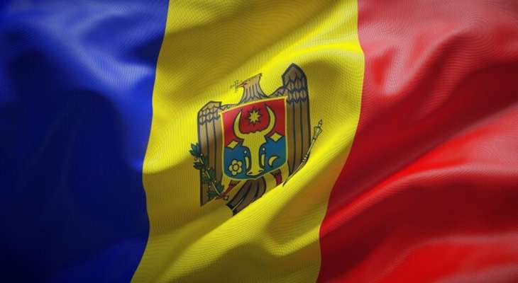 Thousands of people gathered in the center of the capital of Moldova, Chisinau, to demand the dissolution of parliament