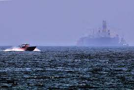 البحرية البريطانية: خاطفو السفينة "اسفلت برينسيس" في خليج عمان غادروها