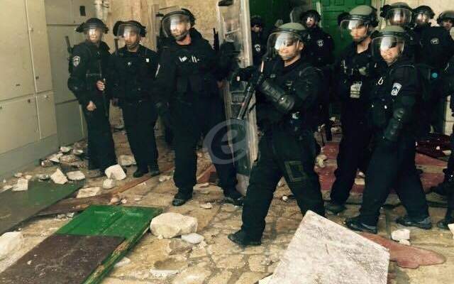 الشرطة الاسرائيلية تعتقل ثلاثة حراس في المسجد الاقصى