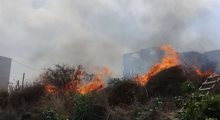 حريق هائل في خراج شيخلار الحدودية وجهود كبيرة لاخماده