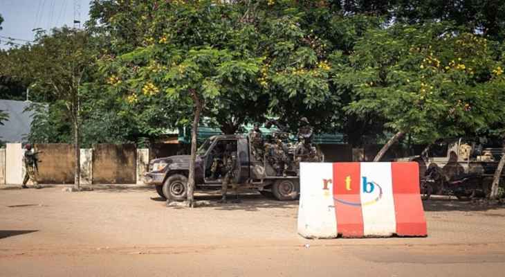 "أ.ف.ب": إطلاق غاز مسيل للدموع من السفارة الفرنسية في بوركينا فاسو لتفريق متظاهرين
