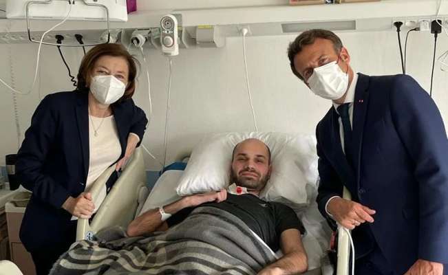 ماكرون زار عسكريًا في الجيش اللبناني يتلقى العلاج في باريس
