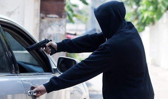 النشرة: سرقة سيارة بقوة السلاح عند أول أوتستراد زحلة لجهة سعدنايل