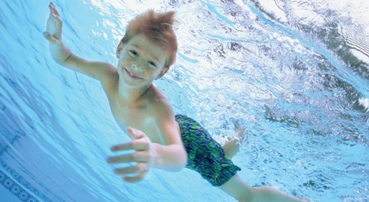  العلماء يطورون سوارا ينبه عن غرق الأطفال