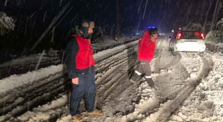 "النشرة": الصليب الأحمر تمكّن من فتح طريق الحاصباني مرج الزهور وإنقاذ العالقين بسبب الثلج