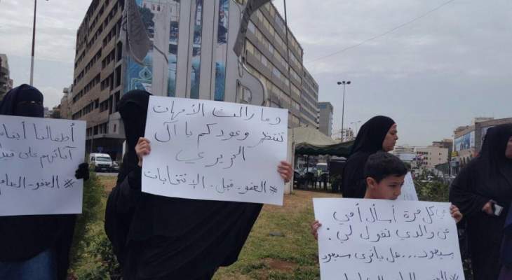 اهالي الموقوفين الإسلاميين يعتصمون بساحة النور تزامنًا مع زيارة الحريري لطرابلس