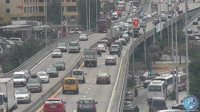 التحكم المروري: تعطل مركبة على جسر الكولا