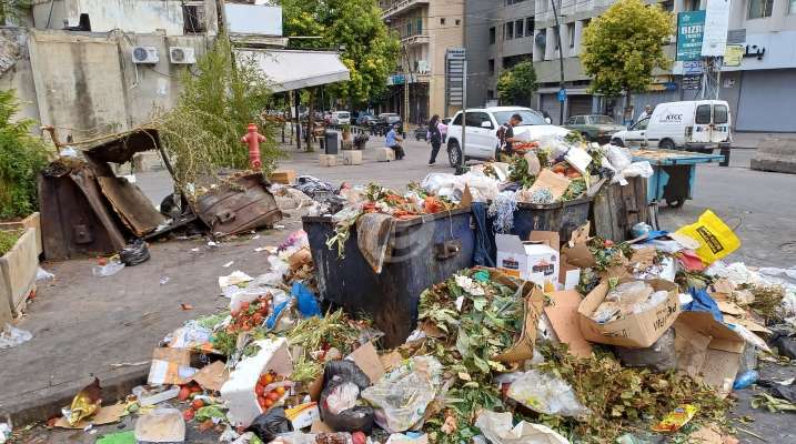 "النشرة": بدء تراكم النفايات في مختلف شوارع صيدا بعد توقف احدى الشركات عن جمعها