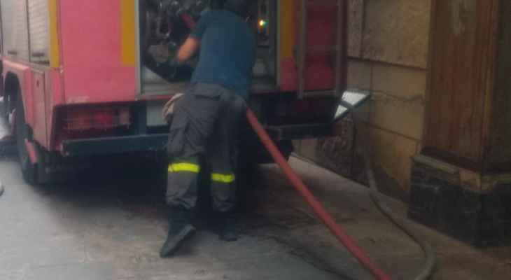 الدفاع المدني: إخماد حريق شب في مولدين للطاقة الكهربائية داخل مبنى سكني في الأشرفية