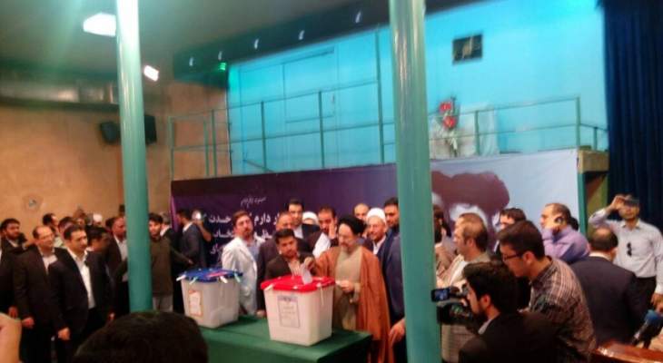 النشرة: الرئيس إلإيراني الاسبق محمد خاتمي يدلي بصوته