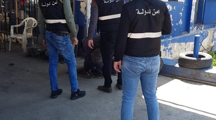 دورية من أمن الدولة ضبطت مخالفتين في محطة للوقود وسوبرماركت في الكورة