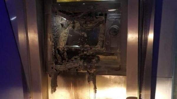  مجهولون أحرقوا آلات سحب الاموال التابعة لمصرفين في فرن الشباك
