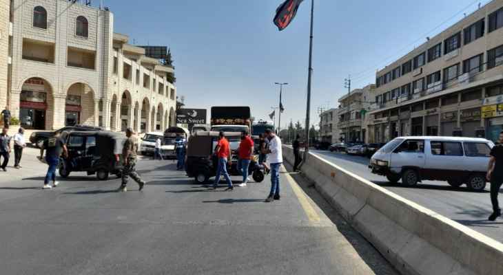 "النشرة": قطع الطريق في الكرك احتجاجًا على مقتل مواطن امس طعنًا بالسكين