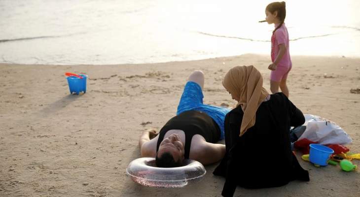 مجلس بلدي تركي في أنطاليا يمنع السوريين من الدخول إلى الشواطئ 