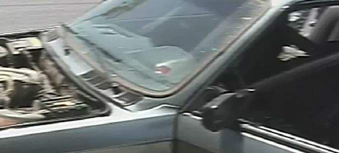 النشرة: الخبير العسكري يكشف على سيارة اشتبه بها امام قصر العدل بطرابلس
