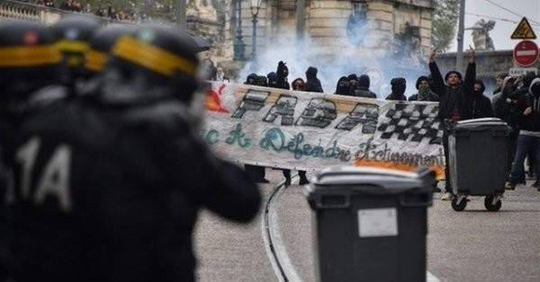 توقيف 51 متظاهرا في جنوب فرنسا إثر صدامات مع الشرطة في مونبيلييه