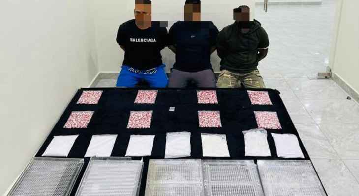 السلطات الكويتية: ضبط ثلاثة أشخاص بحوزتهم 7 كغ من مادة "ليريكا" و10 آلاف قرص مخدر