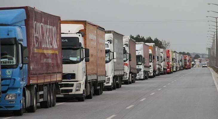 الأناضول: 37 شاحنة أممية محملة بمساعدات إنسانية عبرت تركيا باتجاه إدلب وريفها