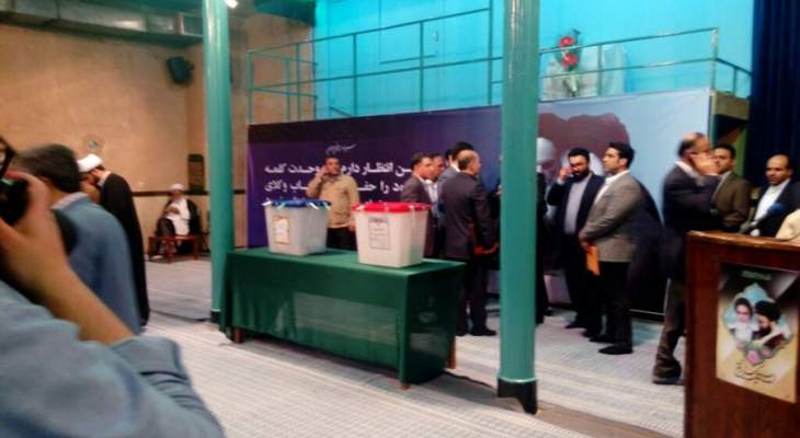 النشرة: الانتخابات الايرانية تشهد اقبالا كثيفا في ساعات الصباح الاولى