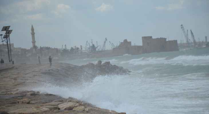 النشرة: تعليق حركتي الملاحة البحرية في مرفأ صيدا مع اشتداد العاصفة "هبة"