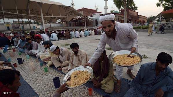 الهدر في موائد رمضان يتخطى 50% في دول الخليج 